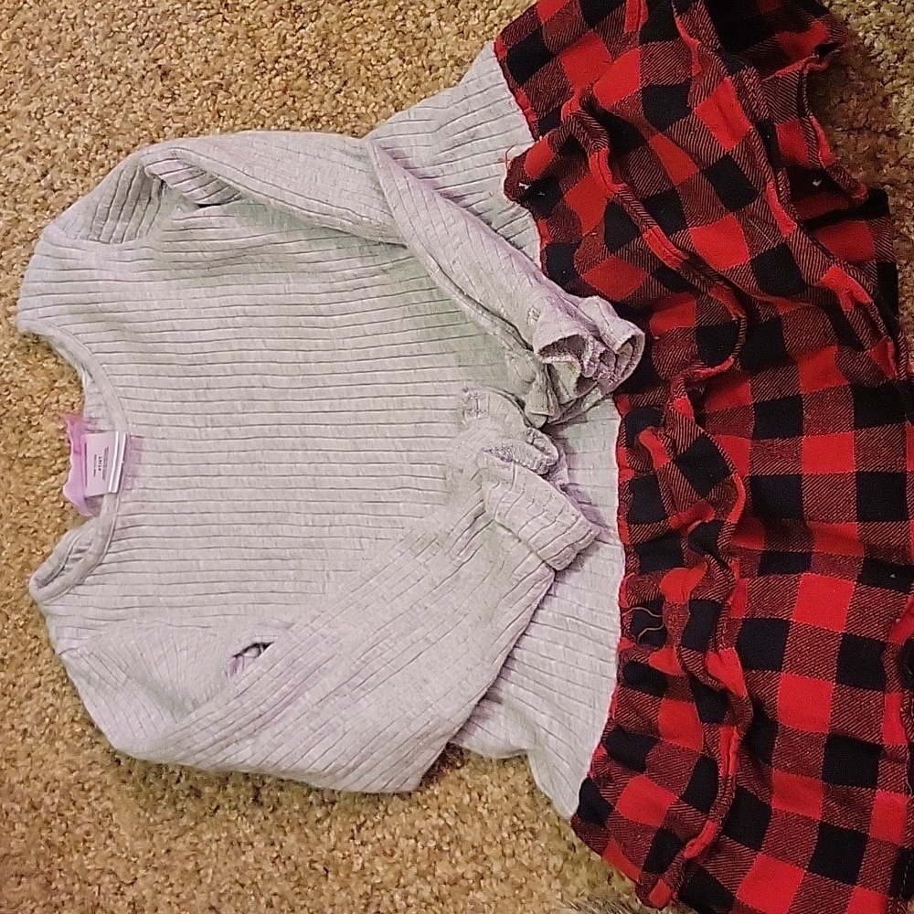 Size 4T ruffle detail top